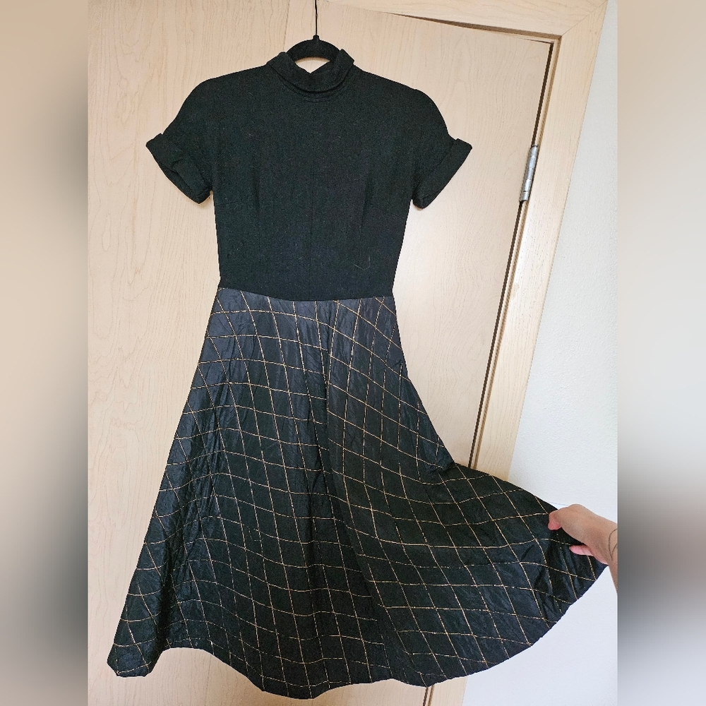 Short sleeve Vintage 50s black dress with quilted skirt and high neck